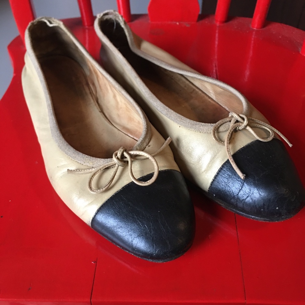 CHANEL 2 tone flats
